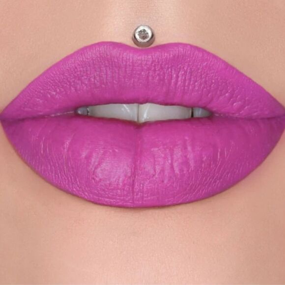 Jeffree Star Velvet Trap Lipstick - Picture 5 of 6